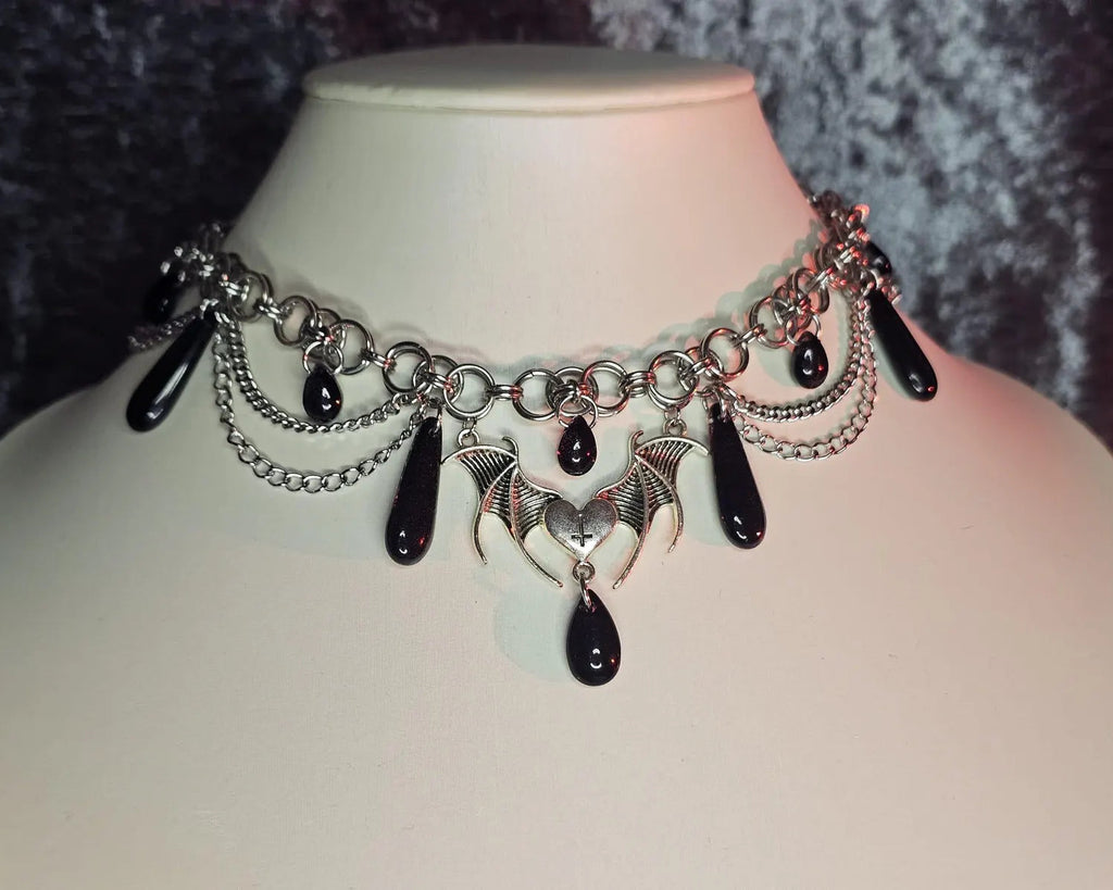 The "Forsaken Claws" Necklace