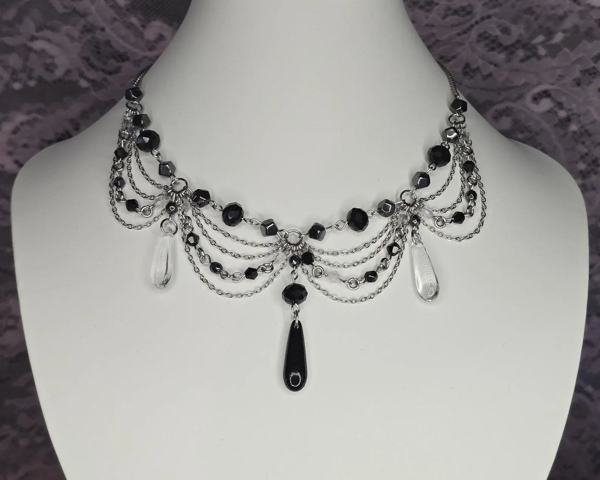 The "Obsidia" Necklace